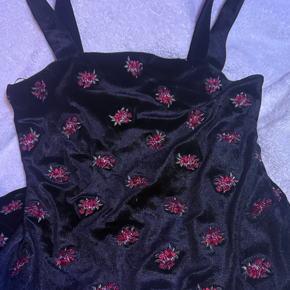 FOREVER-21*SLiNKY-Black Velvet Mini Dress with Red Embroidered Flowers-SMALL